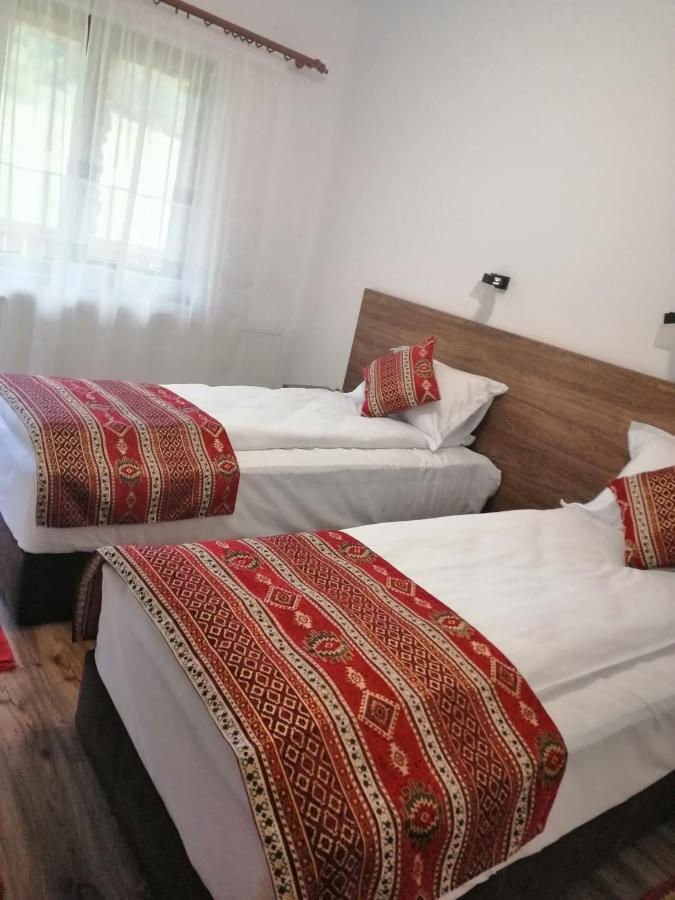 Pensiunea Plai Strabun Szurdok Kültér fotó