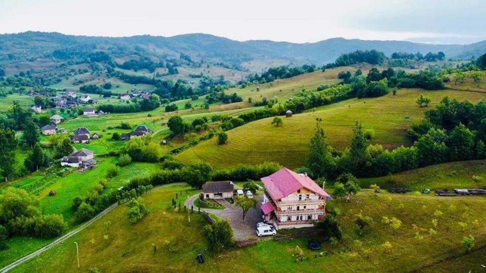 Pensiunea Plai Strabun Szurdok Kültér fotó